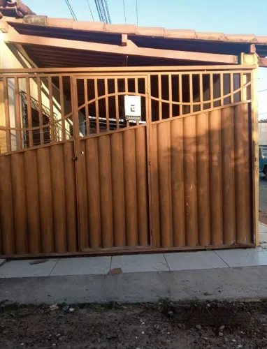 Vende-se quatro casas