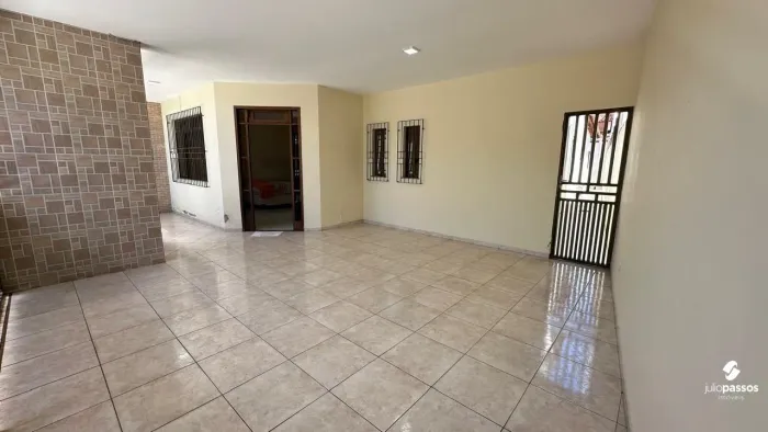 Casa à venda no bairro Cirurgia com 382m² de área construída, 3 suítes - Aracaju
