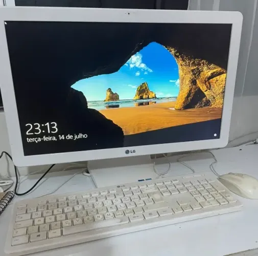 Computador LG All-in-One 22V240 - Excelente estado