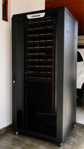 Rack furukawa 42u para servidores 