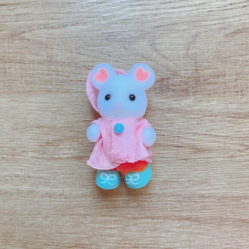Sylvanian Families - Rato Marshmallow Capa De Chuva