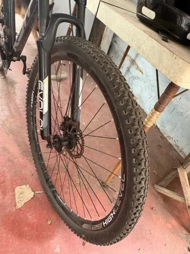 Bicicleta evolo aro 29 freio a disco nova 