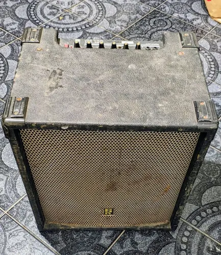 Amplificador de guitarra Staner GS 150 - 140W RMS.<br>Tudo funcionando perfeitamente.