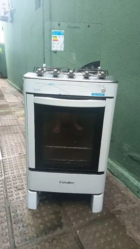 Vendo Fogão Esmaltec Ágata 4 bocas, acendimento pouco usado em estado de novo.