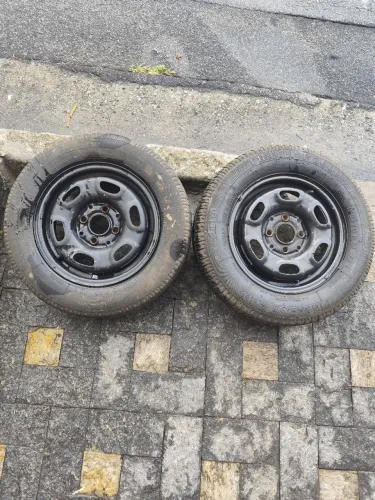 Roda aro 13 com pneus