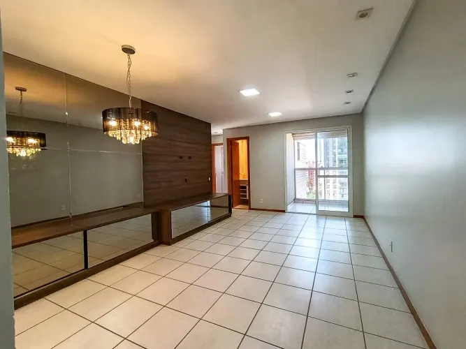 Apartamento de 3 Quartos com Suíte e duas Semi-Suites, Varanda e Vaga de Garagem no Ed. Ad