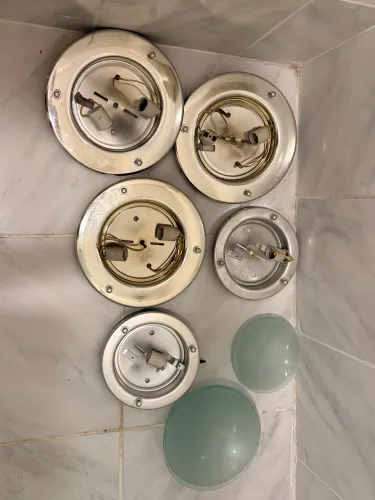 Luminária de alumínio e vidro