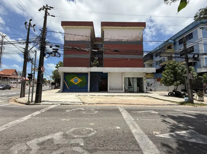 Loja 46m² com 2 vagas em frente à Praça do Liceu