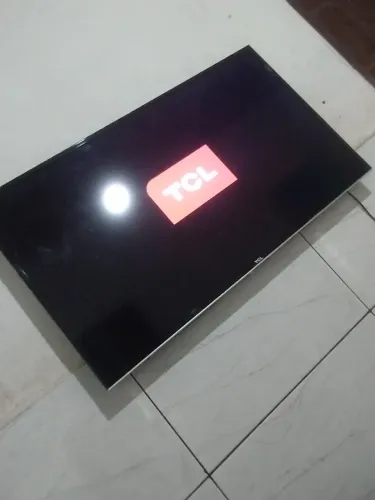Vendo TV TCL smart 43 funcionando perfeitamente por 750 maiis. Tbm posso negociar o valor