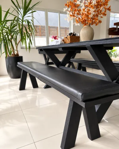 Conjunto 2 Bancos de Madeira Maciça Angelim Pedra com Estofado Preto