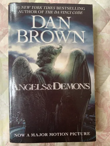 Livro ANGELS & DEMONS- Dan Brown - ingles