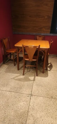Mesa e cadeira madeira