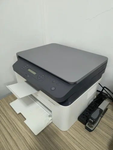 Impressora HP Laser 135 c/ tonner novo