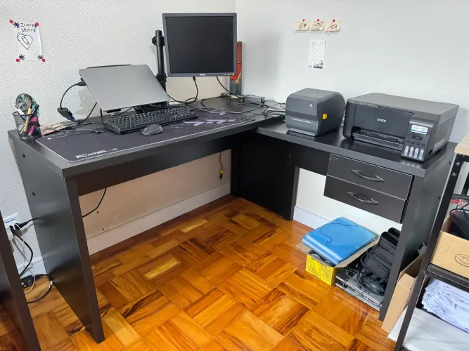 Escrivaninha em L 100% mdf preta estado de nova 2 gavetas