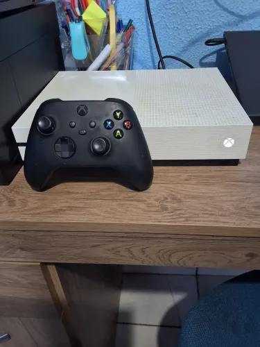 Xbox one s 500gb usado com caixa + controle Xbox series S