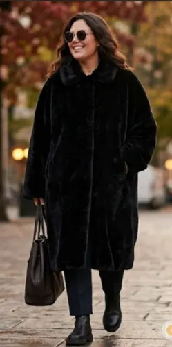 Belíssimo casaco de pele preto com bolsos embutidos!