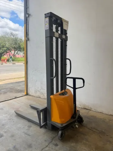 Empilhadeira Semi Elétrica Xilin 1500kg - Elevação 3,5m - Completa
