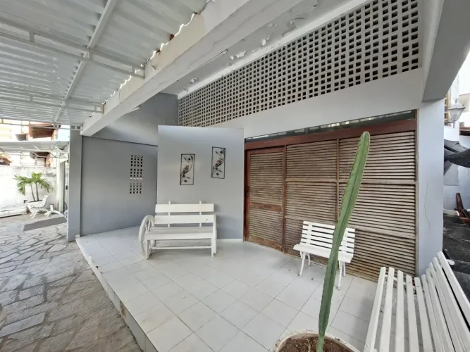 Casa no Brisamar 03 Quartos sendo 02 Suítes + Dce Ótimo local