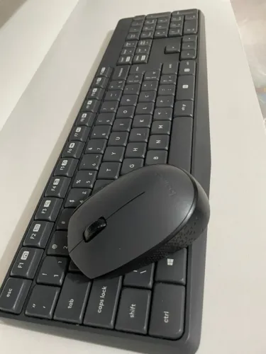 Combo Teclado e Mouse sem fio Logitech MK235 com Conexão USB, Pilhas Inclusas e Layout ABN