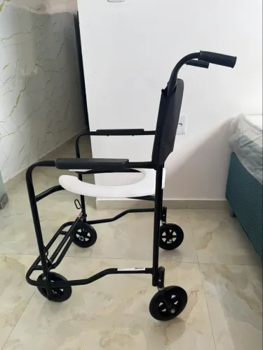 Cadeira de rodas para banho
