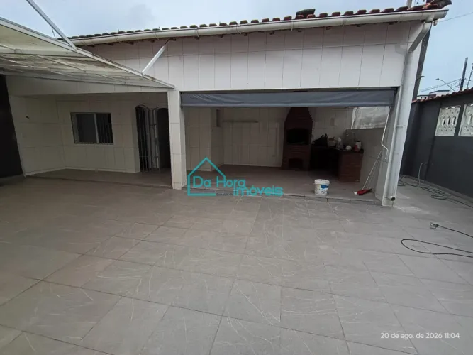 ótima casa com 350 metros quadrados lado praia a venda em Mongaguá