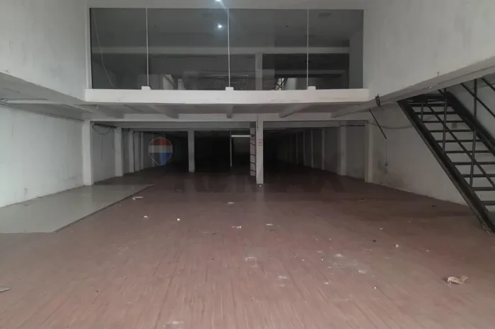 LOJA NA RUA HALFELD 1000 M²