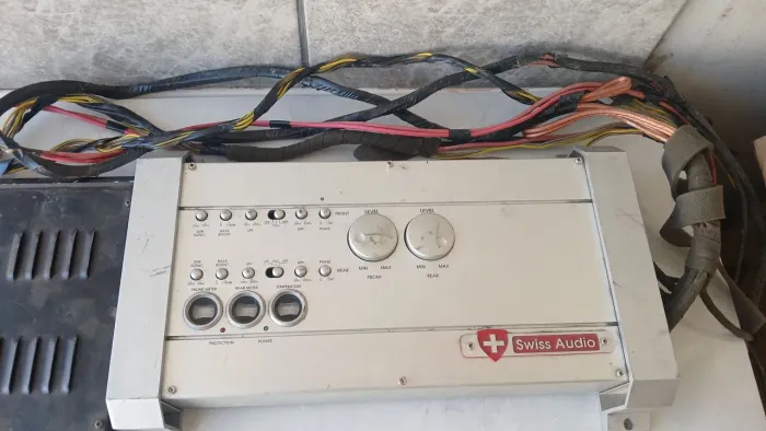 Aplificafor automotivo Swiss Audio