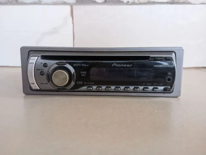 Pioneer DEH-P3950MP modelo antigo.