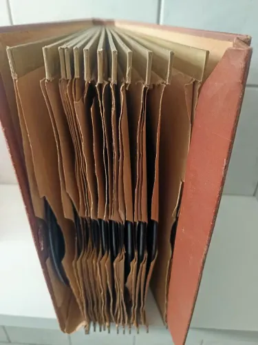 Álbum antigo de discos de vinil,78 RPM,de músicas clássicas.