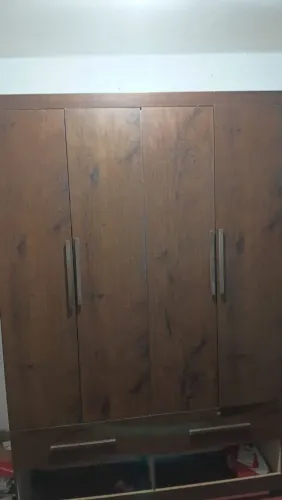 Vendo guardar roupa