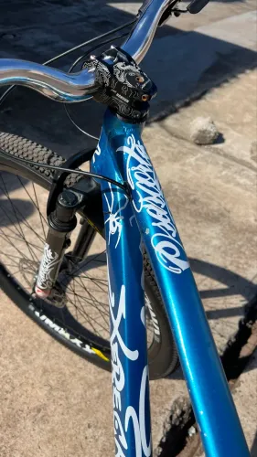Bike pra chegar chamando atenção