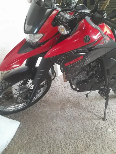 Vendo troco lander 23 vermelha emplacada até 2027 leia o anúncio golpistas nem tente