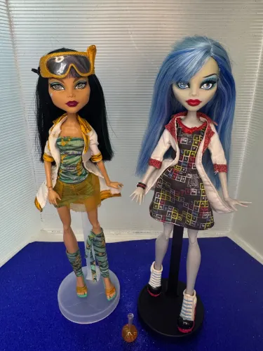Bonecas Cleo e Ghoulia mad scientist monster high
