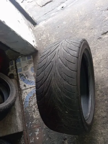Um pneu 235 45 17 pra vender logo