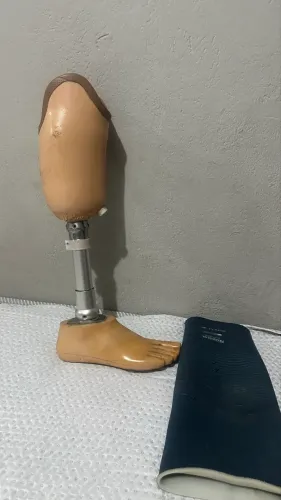 Prótese transtibial com apenas 3 meses de uso ainda na garantia 