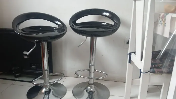 Banqueta Tulipa Regulável 2 por 350 reais