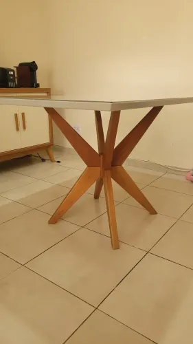 Mesa Nesher com pé  maciço 