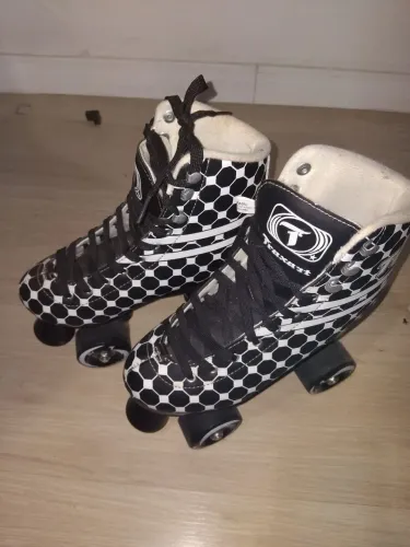 Patins traxart quadriculado, tamanho 36.