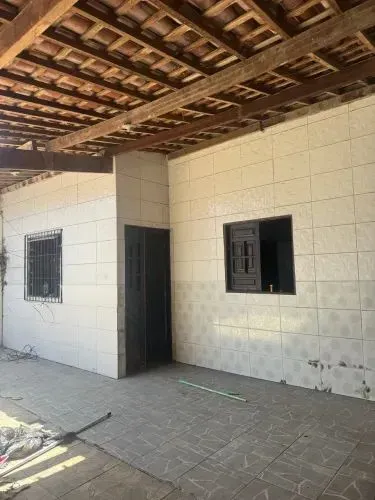 CASA COM TRÊS QUARTOS NO GUAMÁ