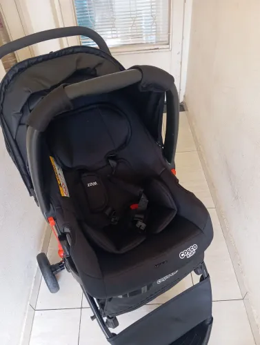 Carrinho e bebê conforto