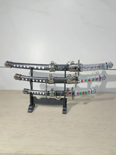 Katana as três 65$