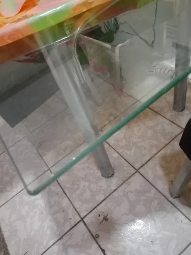 Vendo mesa pra 6 lugares sem as cadeiras