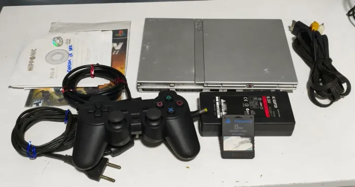 Playstation 2 Slim prata