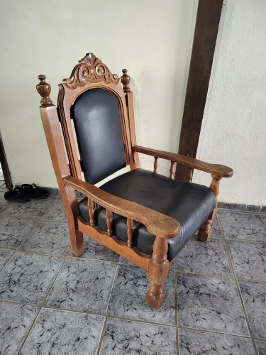 Poltrona antiguidade madeira maciça