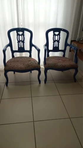 Par de poltronas/cadeiras imponente e confortável