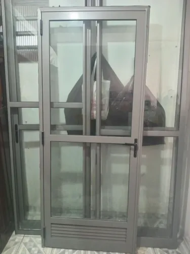 Porta de alumínio e Vidro de 8m