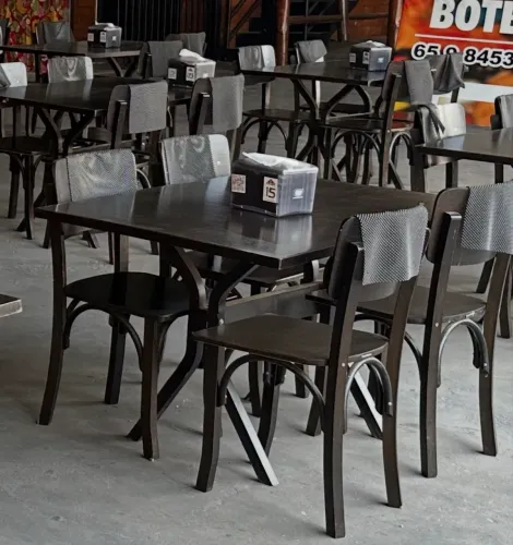 Mesa e cadeira