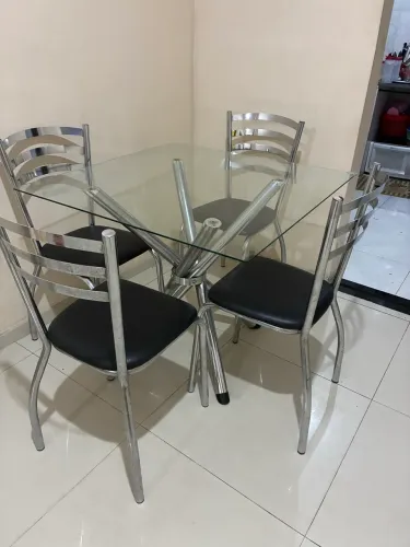 Mesa + 4 cadeiras