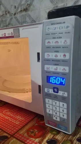 Vendo um microondas Eletrolux