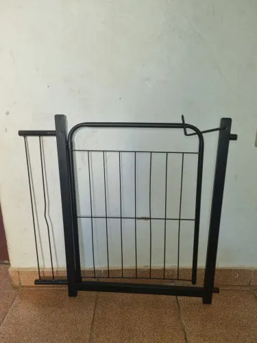 Grade de proteção para cachorros ou bebês.